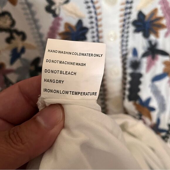 Solitaire White Tunic with Multicolor Embroidery and Tab Sleeves Size Medium - Picture 10 of 12